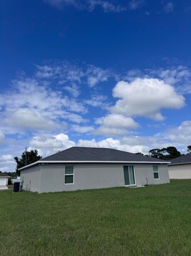 Building Photo - 12849 SW 73rd Ave Rd