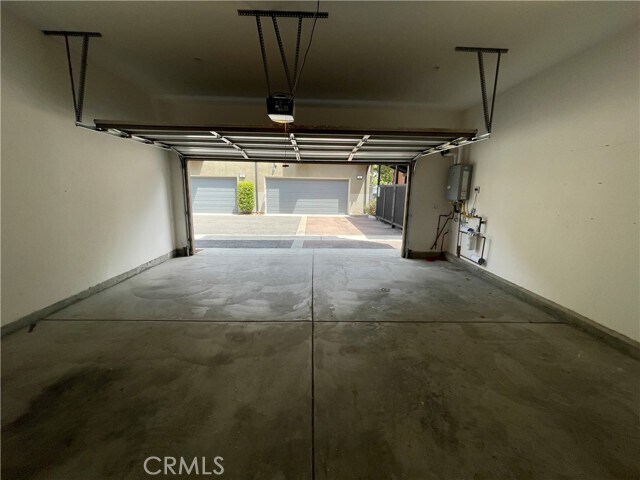 Building Photo - 501 W Maple Ave
