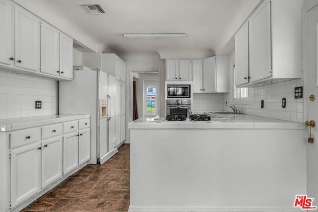 Building Photo - 7318 W 88th St