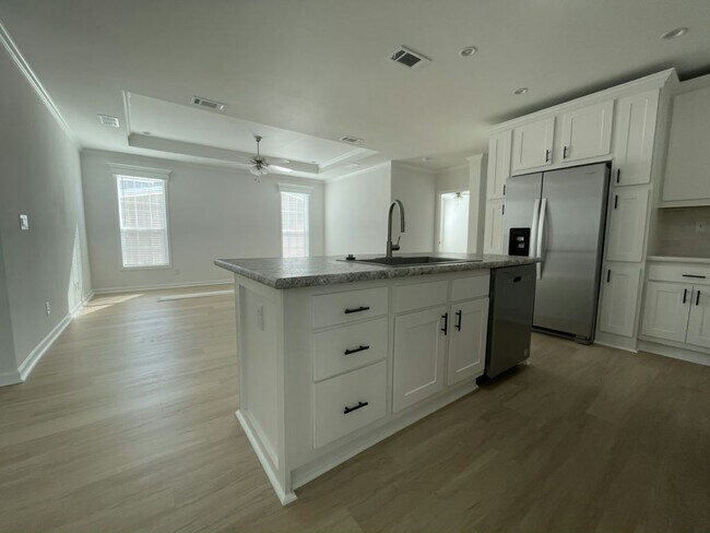 Building Photo - 34808 Robins Song Rd