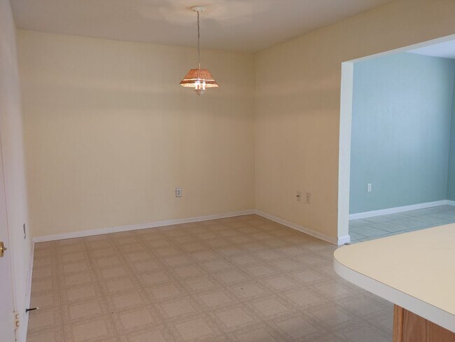 Building Photo - 6498 Fabian Rd