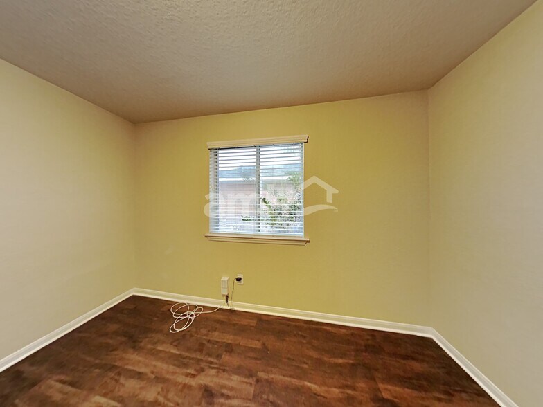 Building Photo - 3318 Falcon Trail Dr