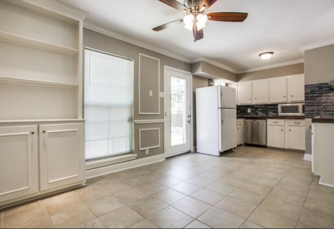 Building Photo - 3401 Sidney Dr