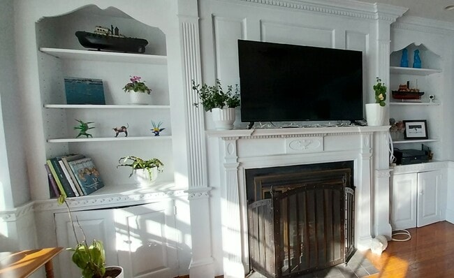 Building Photo - 10 Pine Point Rd