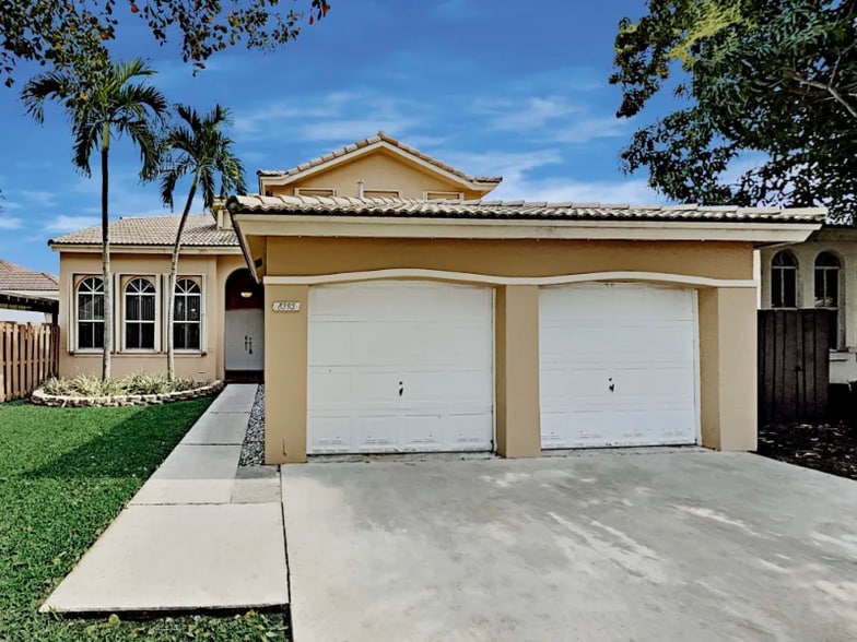 Building Photo - 8399 SW 163rd Ct