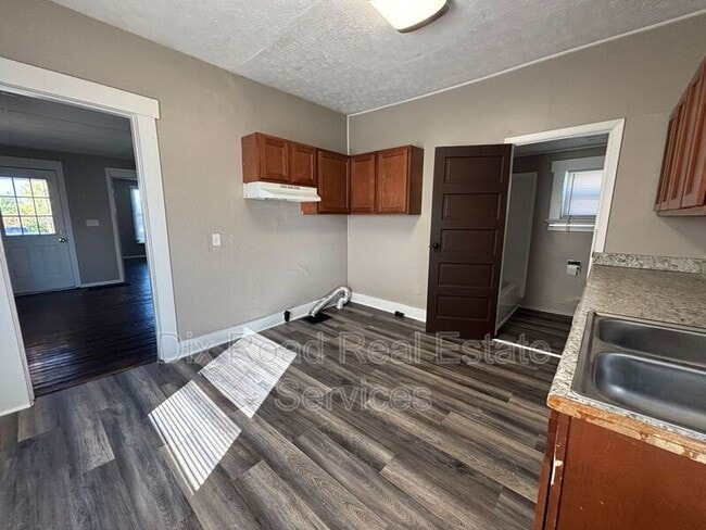 Building Photo - 526 Brandt St