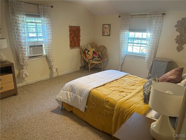 Building Photo - 805 4th St