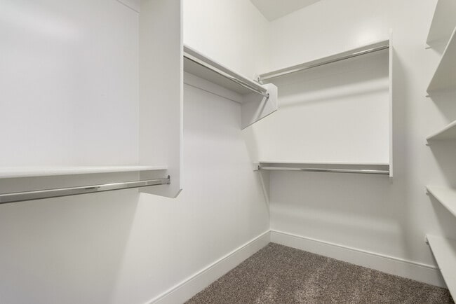 Building Photo - 165 E Lexington Ave