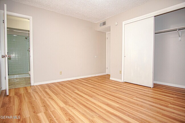 Building Photo - 8548 Arboleda Dr