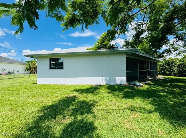 Building Photo - 2241 Club House Rd
