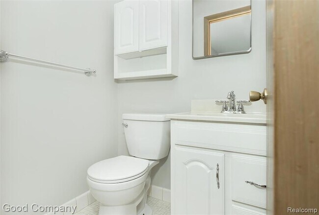 Building Photo - 946 N Adams Rd