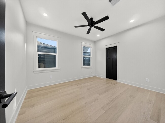 Building Photo - 5619 Chapman St