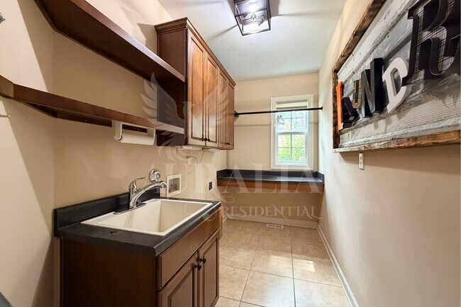 Building Photo - 5604 Pine Rock Ct
