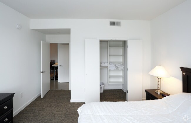 The Hinge Indianapolis In Apartment Finder Bedroom