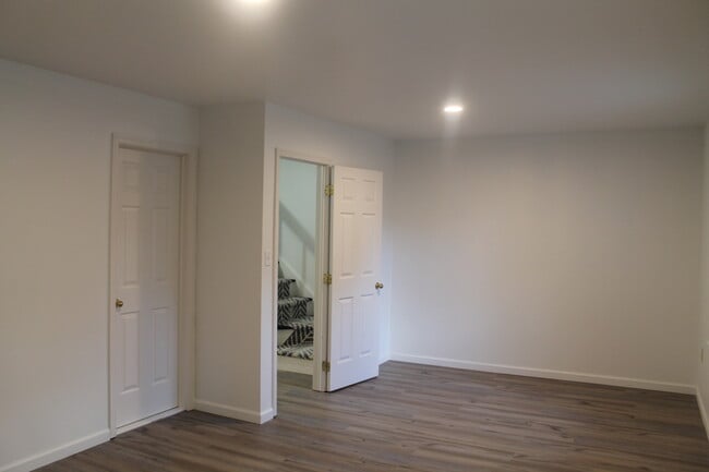 Building Photo - 120 Eaglesmere Cir