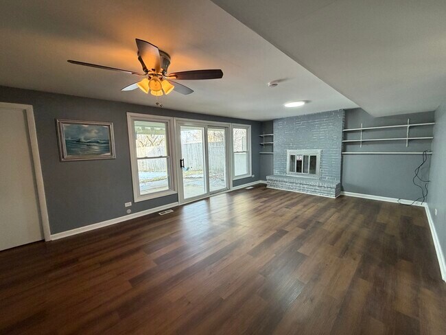 Building Photo - 1200 Glen Ln