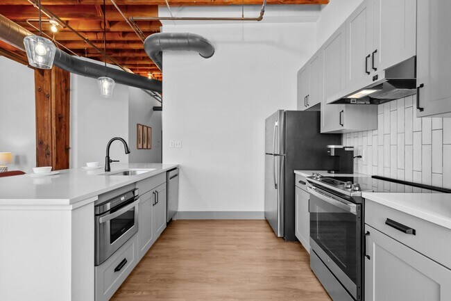 Building Photo - 618 N 2nd St