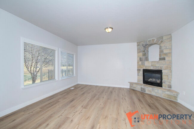 Building Photo - 10724 N Cypress