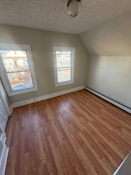 Building Photo - 569 Main St