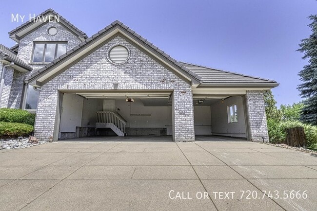 Building Photo - Stunning Heritage West home with all the b...