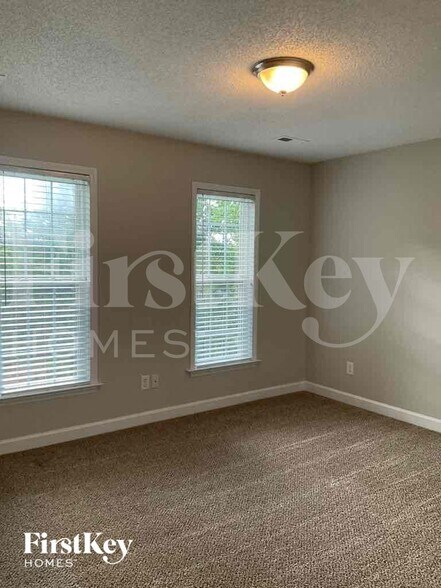 Building Photo - 110 Longbridge Dr