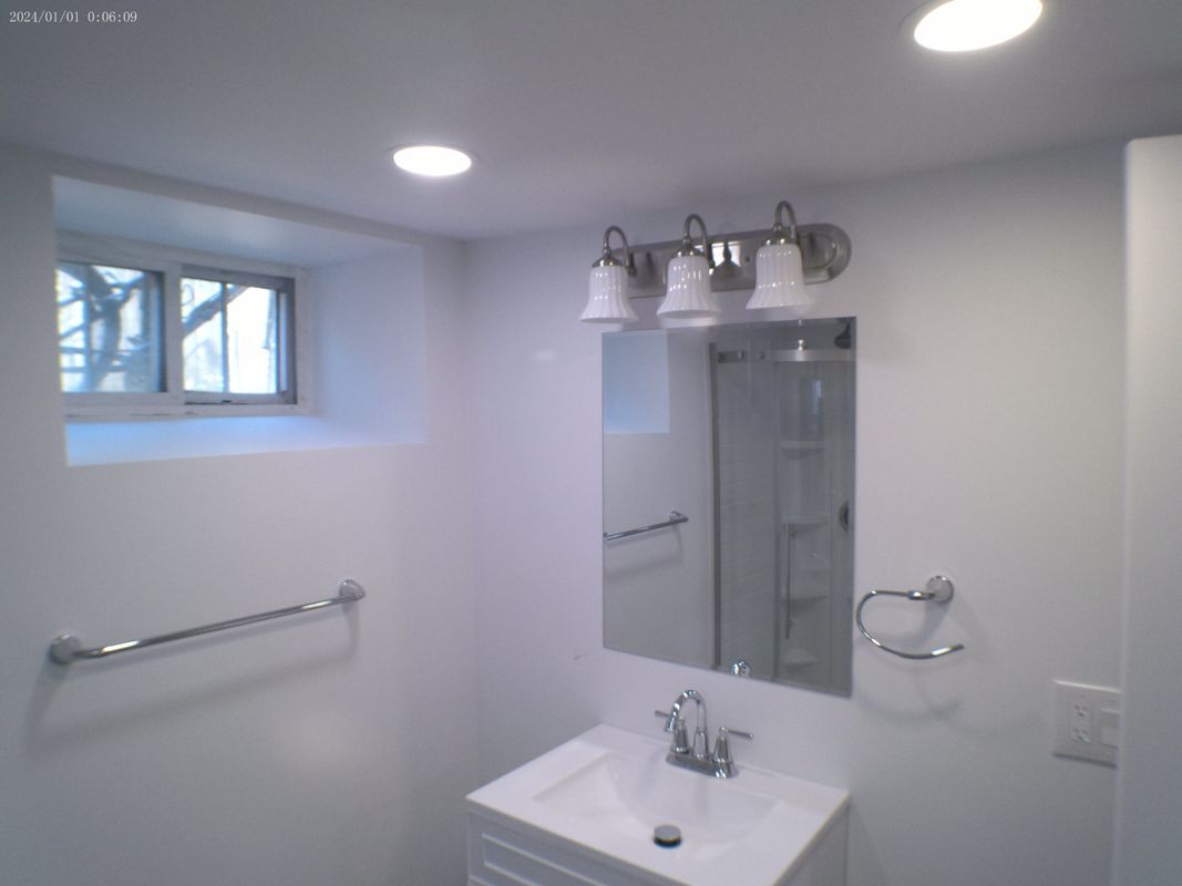 Building Photo - 114-116 Laurel Pl