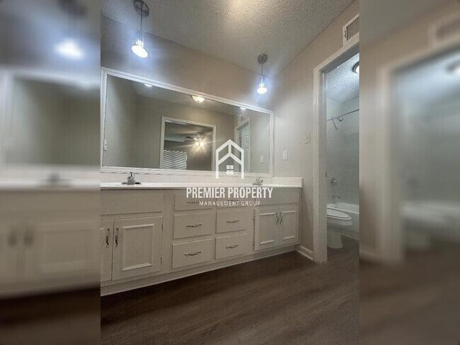 Building Photo - 7376 Hollorn Ln