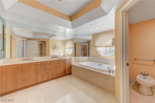 Building Photo - 2777 Paradise Rd