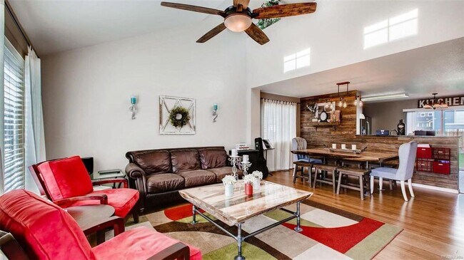 Building Photo - Charming Open Floor Plan Home