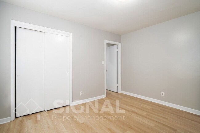 Building Photo - 112 19th Ave NW
