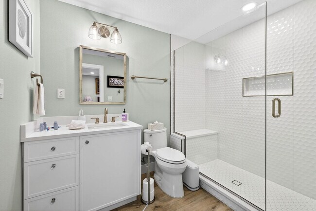 Building Photo - 1412 Gladys Cir