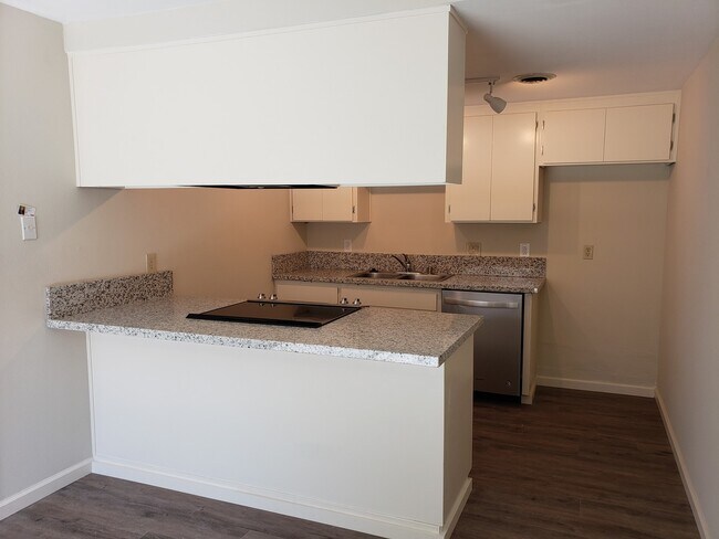 Building Photo - Nice, Cute and Clean!!!