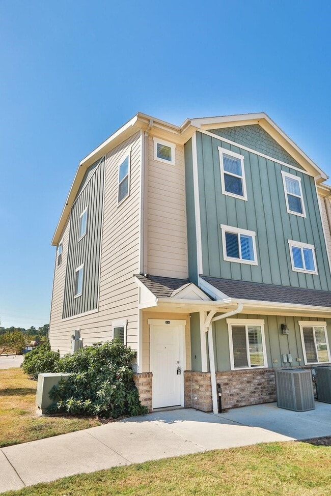 Building Photo - 12603 Telge Rd