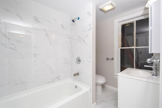 Building Photo - 719 5th Ave