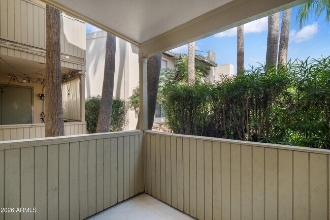 Building Photo - 729 W Coolidge St