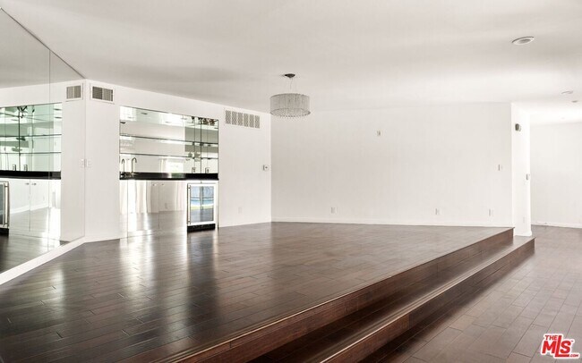 Building Photo - 1605 Loma Vista Dr