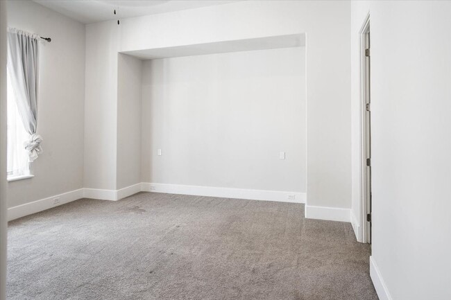 Building Photo - 5648 Larkin St