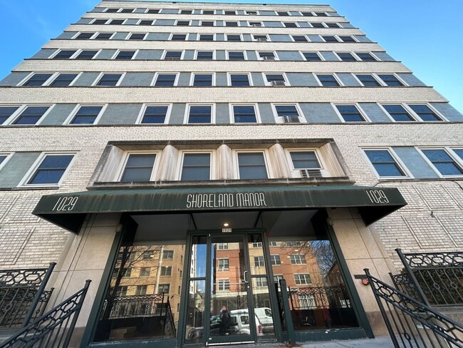 Interior Photo - 1029 E Knapp St