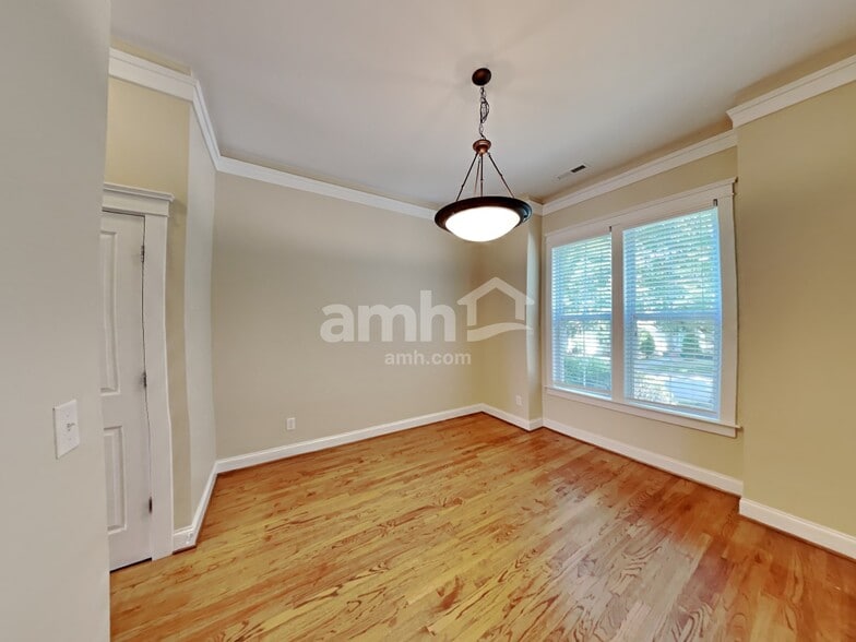 Building Photo - 155 Water Oak Dr