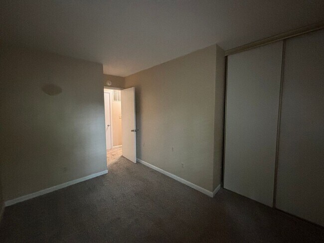 Building Photo - 1721 Donlee Dr