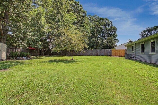 Building Photo - Updated 3-Bedroom Ranch with Fenced Yard!