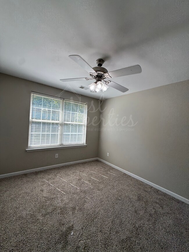 Building Photo - 208 Saints Creek Ln