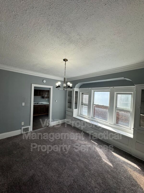 Building Photo - 3289 E 143rd St