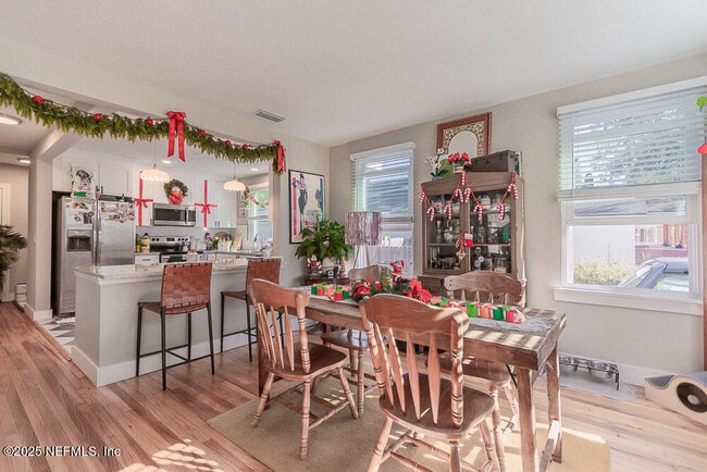 Building Photo - 909 Talbot Ave