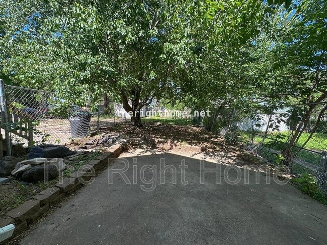 Building Photo - 3330 N 59th St