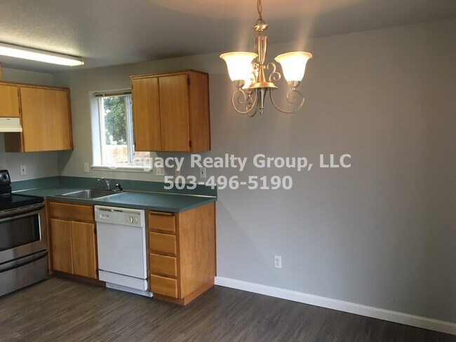 Building Photo - THREI05