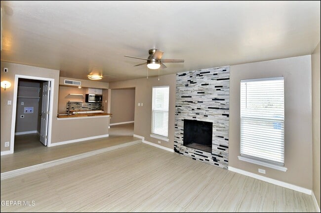 Building Photo - 6412 Pizarro St
