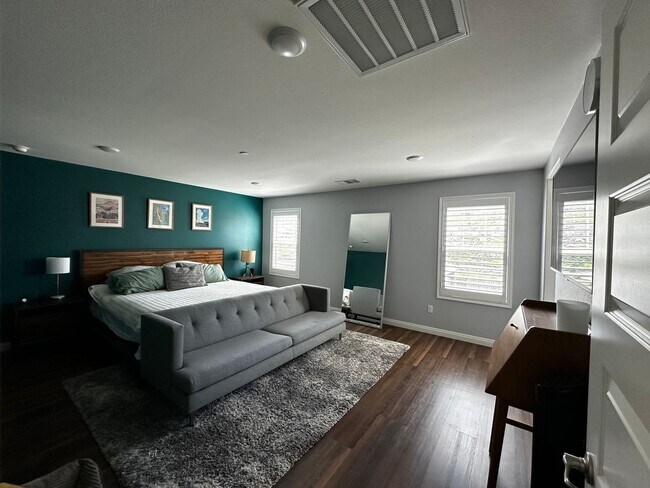Building Photo - 4 Bedroom Single Family Home in Riverside