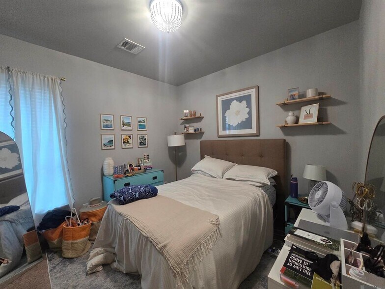 Building Photo - 1412 Alouette Dr