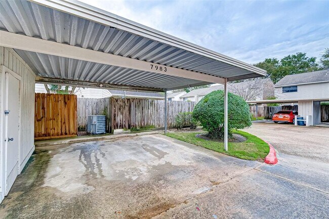 Building Photo - 7983 Kendalia Dr
